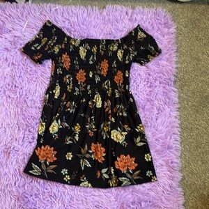 Cute long floral top with  flowers on it